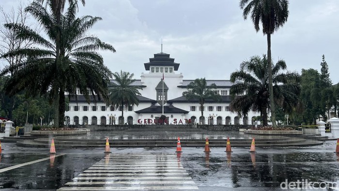 Suasana Kota Bandung di Satu Hari Jelang Lebaran Suasana Kota Bandung di Satu Hari Jelang Lebaran