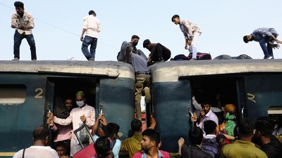 Suasana Mudik Idul Fitri Penuh Sesak di Bangladesh