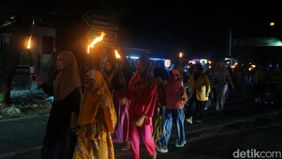 Semaraknya Takbiran Keliling di Surabaya