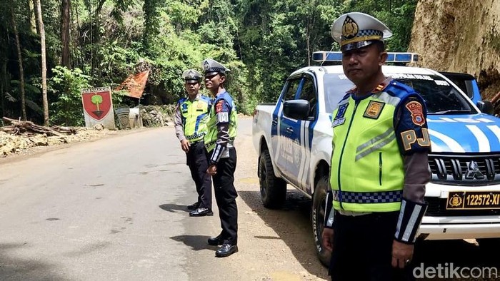 Tim Patroli Ditlantas Polda Sulsel di Jalan Poros Maros-Bone.