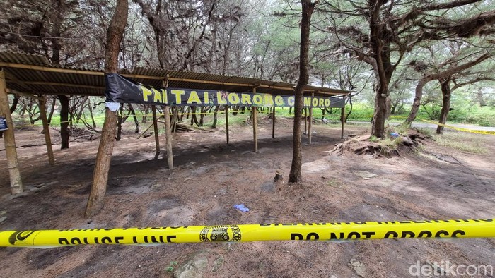 Suasana di lokasi pembuangan mayat wanita yang merupakan korban pembunuhan di Pantai Lorong Cemara, Depok, Parangtritis, Kretek, Bantul, Selasa (9/4/2024).