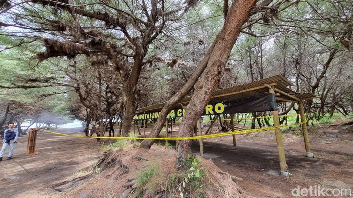 Suasana di lokasi pembuangan mayat wanita yang merupakan korban pembunuhan di Pantai Lorong Cemara, Depok, Parangtritis, Kretek, Bantul, Selasa (9/4/2024).