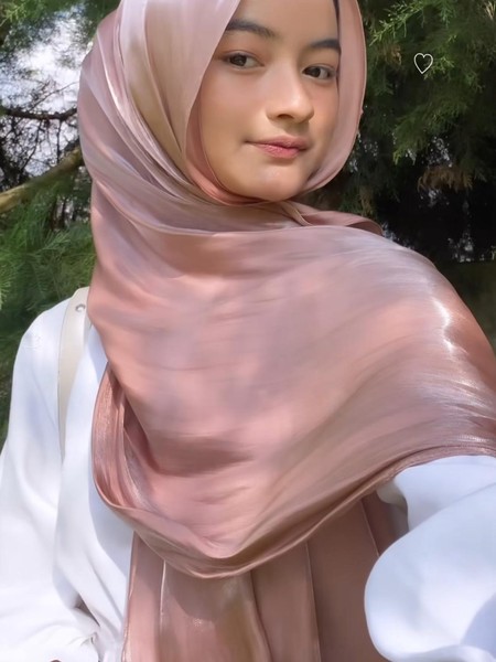 5 Tutorial Hijab Shimmer, Jadi Tren Baju Lebaran 2024 Bikin Pipi Tirus 5 Tutorial Hijab Shimmer, Jadi Tren Baju Lebaran 2024 Bikin Pipi Tirus