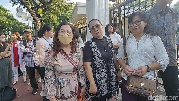 Antrean warga hadiri open house Jokowi (Eva/detikcom)