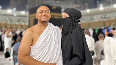 Duka Dunia Hiburan 15 Selebritas Indonesia Meninggal pada 2024