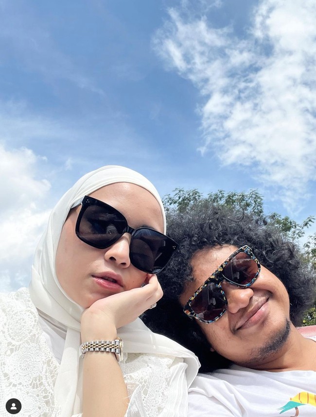 Babe bersama istri dan anaknya juga kerap menghabiskan waktu berlibur bersama. Kebersamaannya itu kerap dibagikan ke akun Instagram. Foto: Instagram/@fatiyw