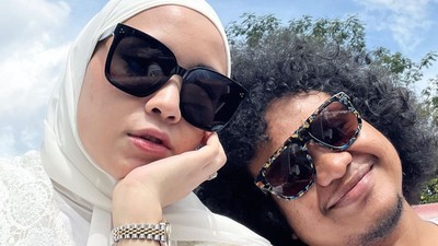 8 Potret Harmonis Komika Babe Cabita & Istri, Kini Tinggal Kenangan