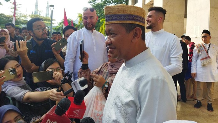 Menteri Investasi/Kepala Badan Koordinasi Penanaman Modal (BKPM) Bahlil Lahadalia usai salat Id di Masjid Istiqlal, Jakarta, Rabu (10/4/2024).