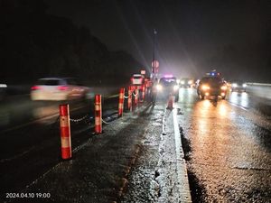 Contraflow di KM 47-65 Tol Japek Disetop Malam Ini, Lalin Normal 2 Arah