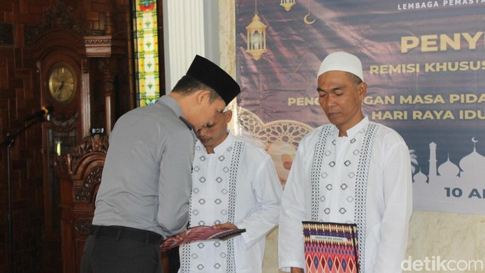 Dua narapidana bebas usai mendapatkan remisi