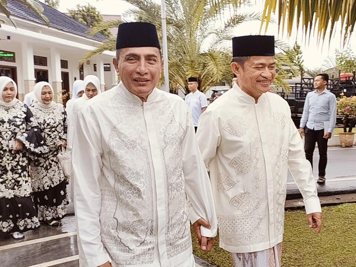 Edy Rahmayadi disambut PJ Gubernur Sumut, Hassanudin saat hadiri salat Id di Rumah Dinas Gubsu.