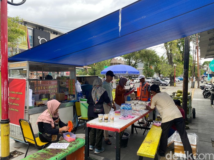 Es Cendol Es Cendol Patimura Pak Edi yang legendaris sejak 1998.