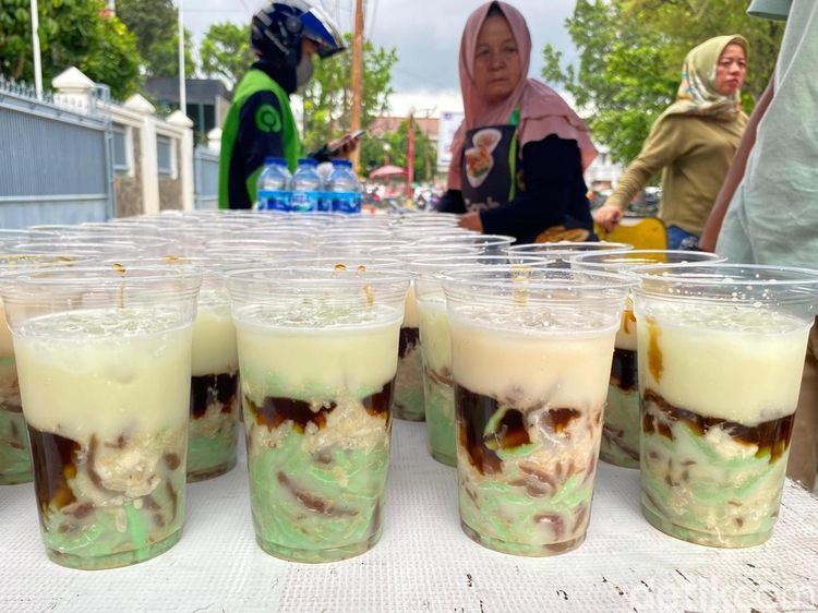 Segar! Es Cendol Durian dan Es Rumput Laut yang Legendaris di Padang