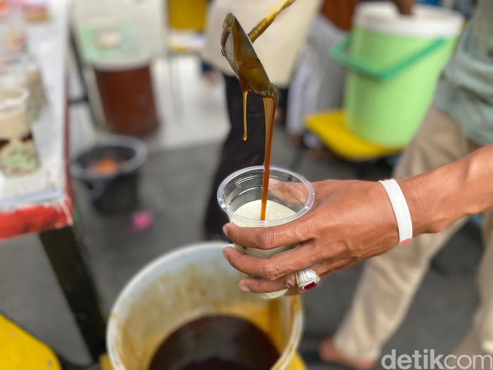 Es Cendol Patimura Pak Edi yang legendaris sejak 1998.