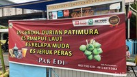 Lokasi berjual es cendol khas Padang ini berada di Jalan Patimura. Karena kami berkunjung saat Ramadan, sang penjual menggunakan gerobak di pinggir jalan dan hanya menerima pemesanan untuk dibawa pulang. Foto: detikFood/Yenny Mustika Sari