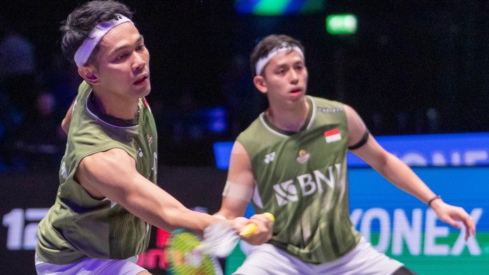 BIRMINGHAM, ENGLAND - MARCH 17: Muhammad Rian Ardianto (R) and Fajar Alfian of Indonesia compete in the Mens Doubles Final match against Aaron Chia and Soh Wooi Yik of Malaysia on day six of the Yonex All England Open Badminton Championships 2024 at Utilita Arena Birmingham on March 17, 2024 in Birmingham, England. (Photo by Tai Chengzhe/VCG via Getty Images)