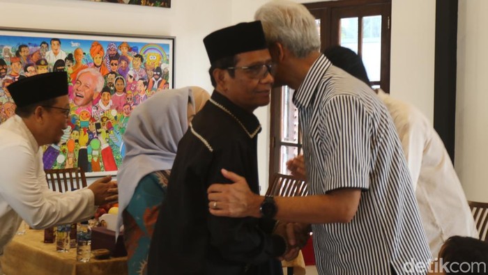Ganjar Pranowo dan Mahfud Md saat silaturahmi Lebaran di Sleman, Rabu (10/4/2024).