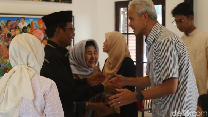 Ganjar Pranowo dan Mahfud Md silaturahmi Lebaran di Wedomartani, Sleman, Rabu (10/4/2024).