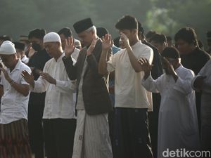 Ganjar Salat Id di Sleman, Ajak Saling Memaafkan