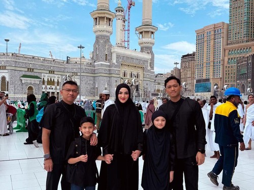 Gaya Keluarga Ashanty hingga Atta Halilintar Lebaran di Tanah Suci