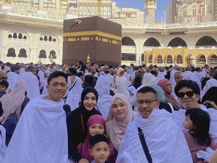 Gaya Keluarga Ashanty hingga Atta Halilintar Lebaran di Tanah Suci