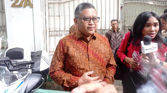 Sekjen PDIP Hasto Kristiyanto di Jalan Teuku Umar, Jakarta, Rabu (10/4/2024).