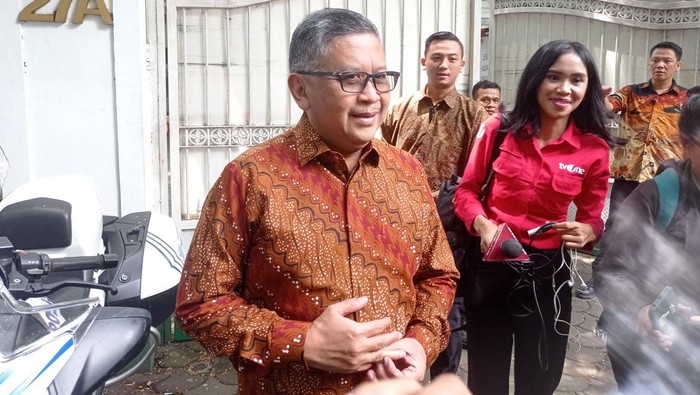 Sekjen PDIP Hasto Kristiyanto di Jalan Teuku Umar, Jakarta, Rabu (10/4/2024).