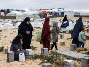 Warga Gaza Lewati Idul Fitri dengan Ziarah ke Makam Keluarga
