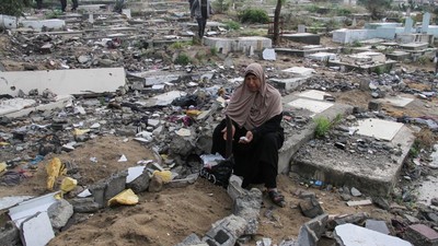 Idul Fitri, Warga Palestina Ziarah Kubur Korban Tewas Serangan Israel