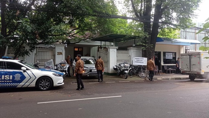 Ketum PDIP Megawati Soekarnoputri gelar open house Lebaran 2024 secara terbatas di kediamannya, Jalan Teuku Umar, Menteng, Jakpus.