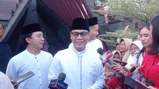 Ketum PDIP Megawati Soekarnoputri gelar open house Lebaran 2024 secara terbatas di kediamannya, Jalan Teuku Umar, Menteng, Jakpus.