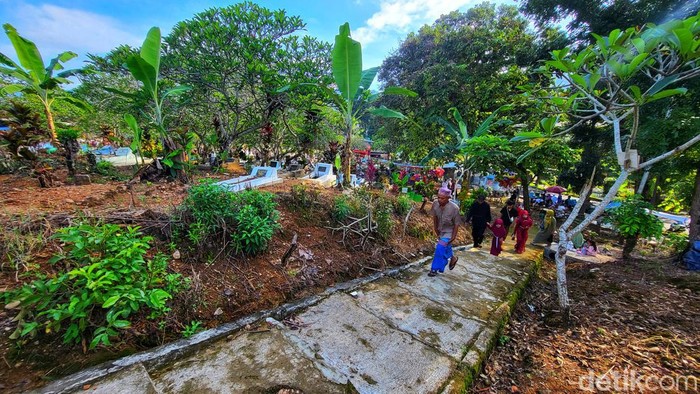 Kondisi TPU Batu Sapi di Palabuhanratu, Sukabumi