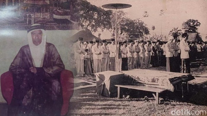 Kyai Rodibillah saat menjadi imam salat Idul Adha di Kota Sukabumi