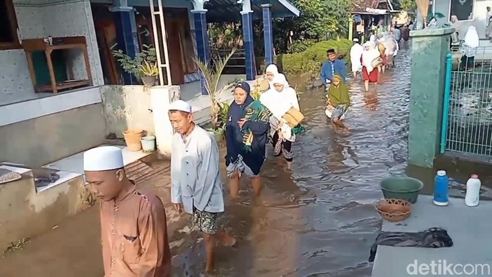 Lebaran saat banjir di Kota Pasuruan