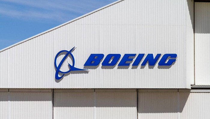 Boeing Kena Pukulan Telak, Pendapatan Turun-Peringkat Utang Anjlok