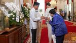 Menteri dan Tamu Negara Ikut Antre Salaman dengan Jokowi di Istana