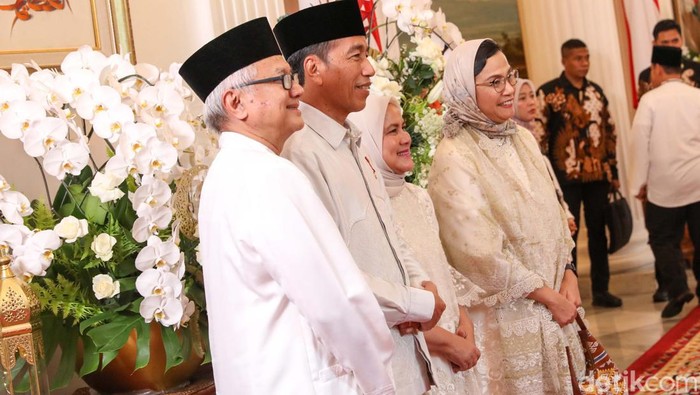 Menteri dan Tamu Negara Ikut Antre Salaman dengan Jokowi di Istana Sejumlah Menteri dari Kabinet Indonesia Maju dan Tamu negara datang ke Istana Negara untuk menghadiri Open House yang digelar oleh Presiden RI Joko Widodo, Jakarta, Rabu (10/4/2024).