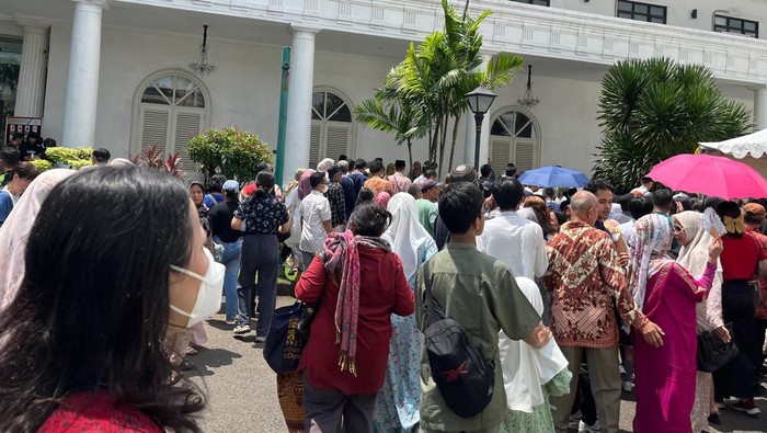 Momen ricuh warga berebut open house di Istana (Rumondang Naibaho /detikcom)