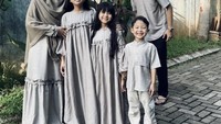 Dalam YouTube Vincent Desta (9/4), Natasha Rizky mengungkap kehidupannya pasca bercerai dengan sang suami, Desta Mahendra pada Juni 2023. Ia mengatakan kini tak bisa lagi menggantungkan urusannya pada orang lain. Foto: Instagram Natasha Rizky
