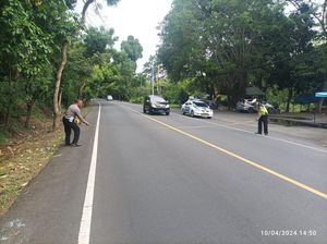 Ngebut, Gran Max Terbalik dan Tabrak Ertiga di Jalan Denpasar-Gilimanuk