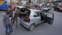 Negara ini telah menyaksikan peningkatan serangan militan dalam beberapa tahun terakhir, yang sebagian besar diklaim dilakukan oleh Taliban Pakistan dan kelompok separatis yang sebagian besar beroperasi dari provinsi Baluchistan di barat daya.