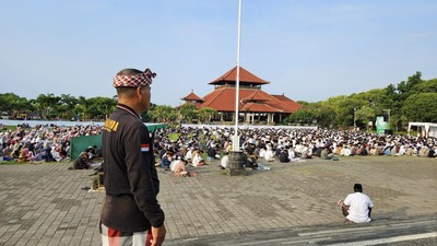 Pecalang dan Lantunan Takbir di Pulau Dewata