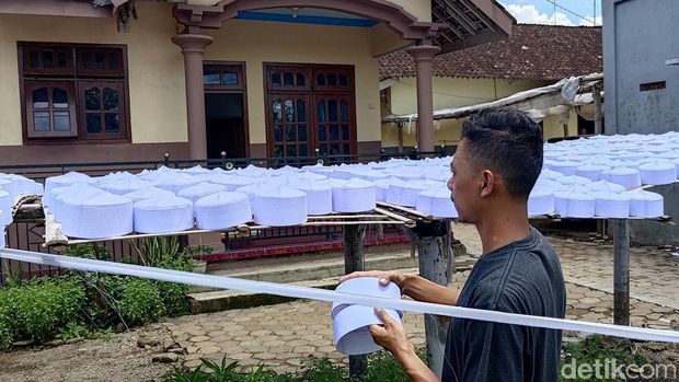 peci haji banyuwangi