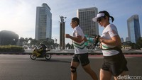 Situasi ini dimanfaatkan oleh sebagian warga Jakarta untuk berolahraga.