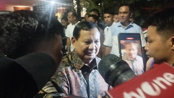 Prabowo sapa warga di Kertanegara (Belia/detikcom)
