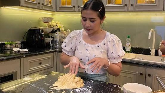 Prilly Latuconsina
