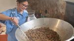 Jago Masak! Ini Momen Prilly Latuconsina ketika Masak Rendang dan Ayam Goreng