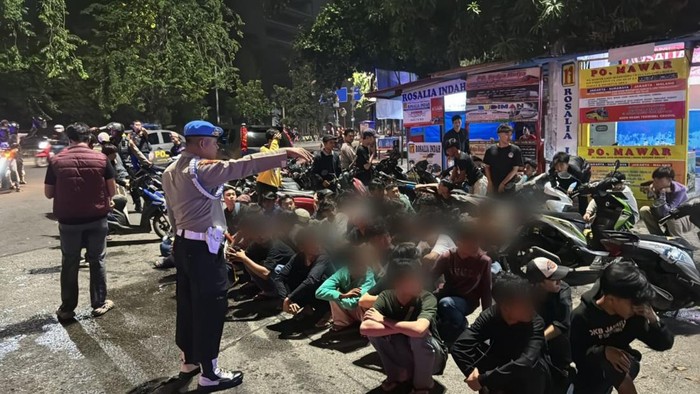 Ratusan pemuda konvoi di Jakbar diamankan