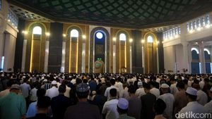 Potret 40 Ribu Jemaah Salat Id di Masjid Al Akbar Surabaya