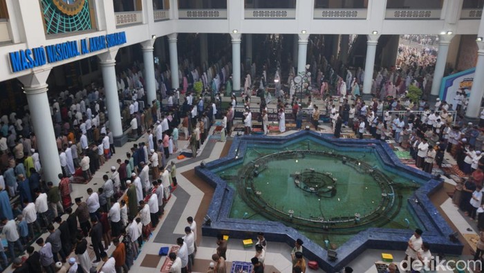 salat id masjid al akbara surabaya